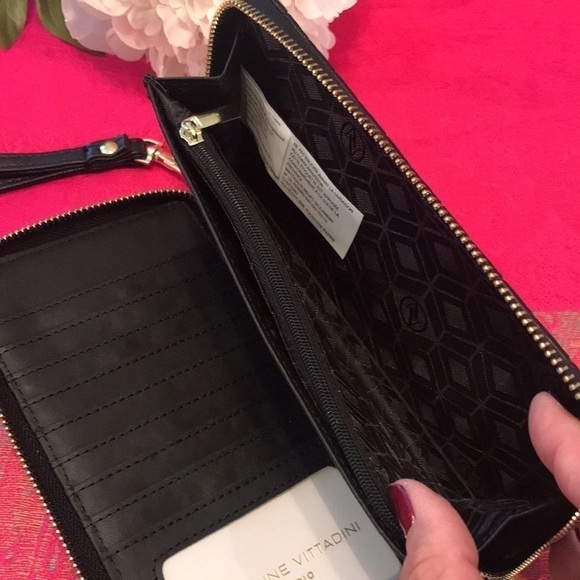 NWOT Adrianne Vittadini Black Wristlet - Picture 7 of 13